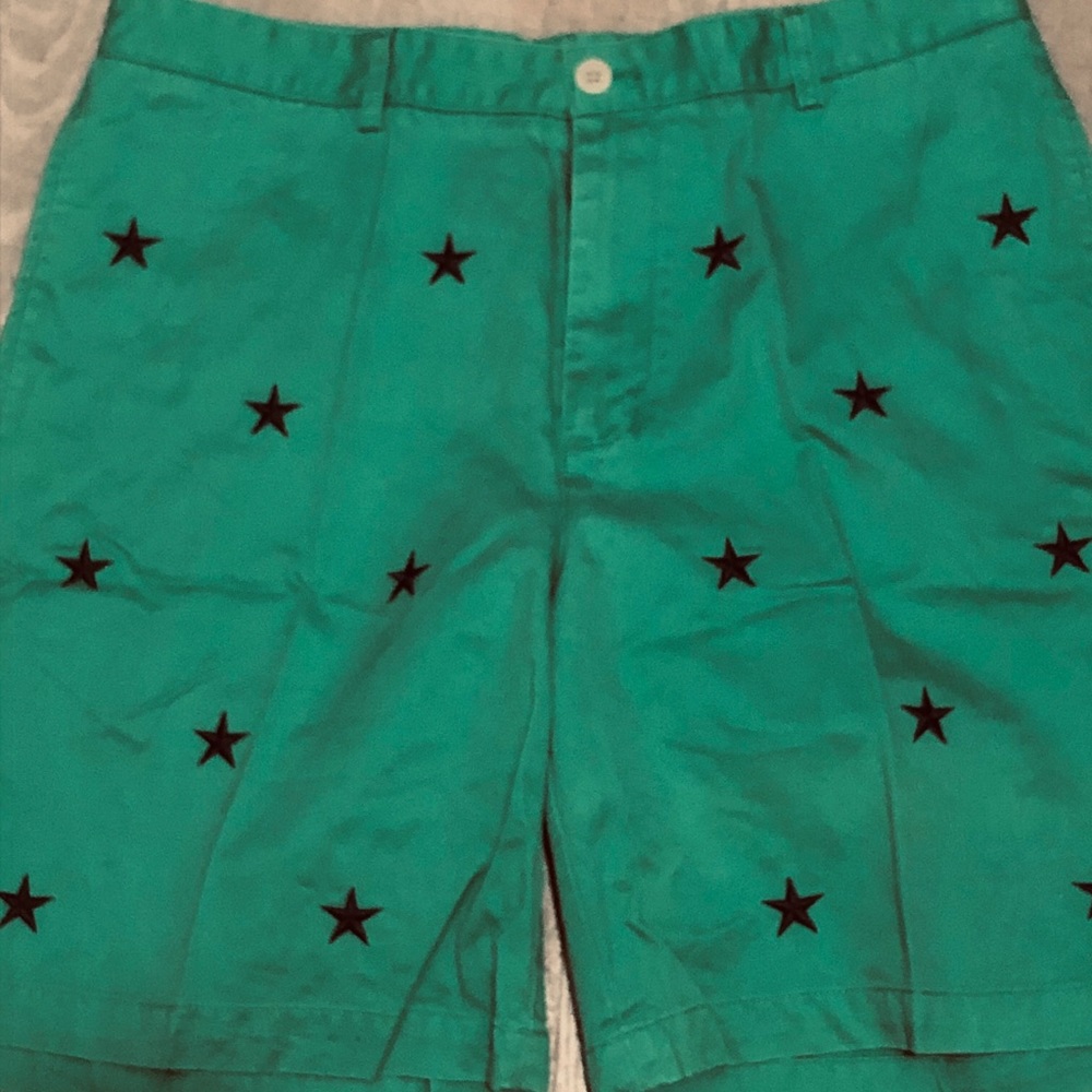 Vineyard Vines Kelly green star shorts
